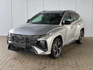 Schräge Frontansicht auf einen Hyundai Tucson , freigestellt