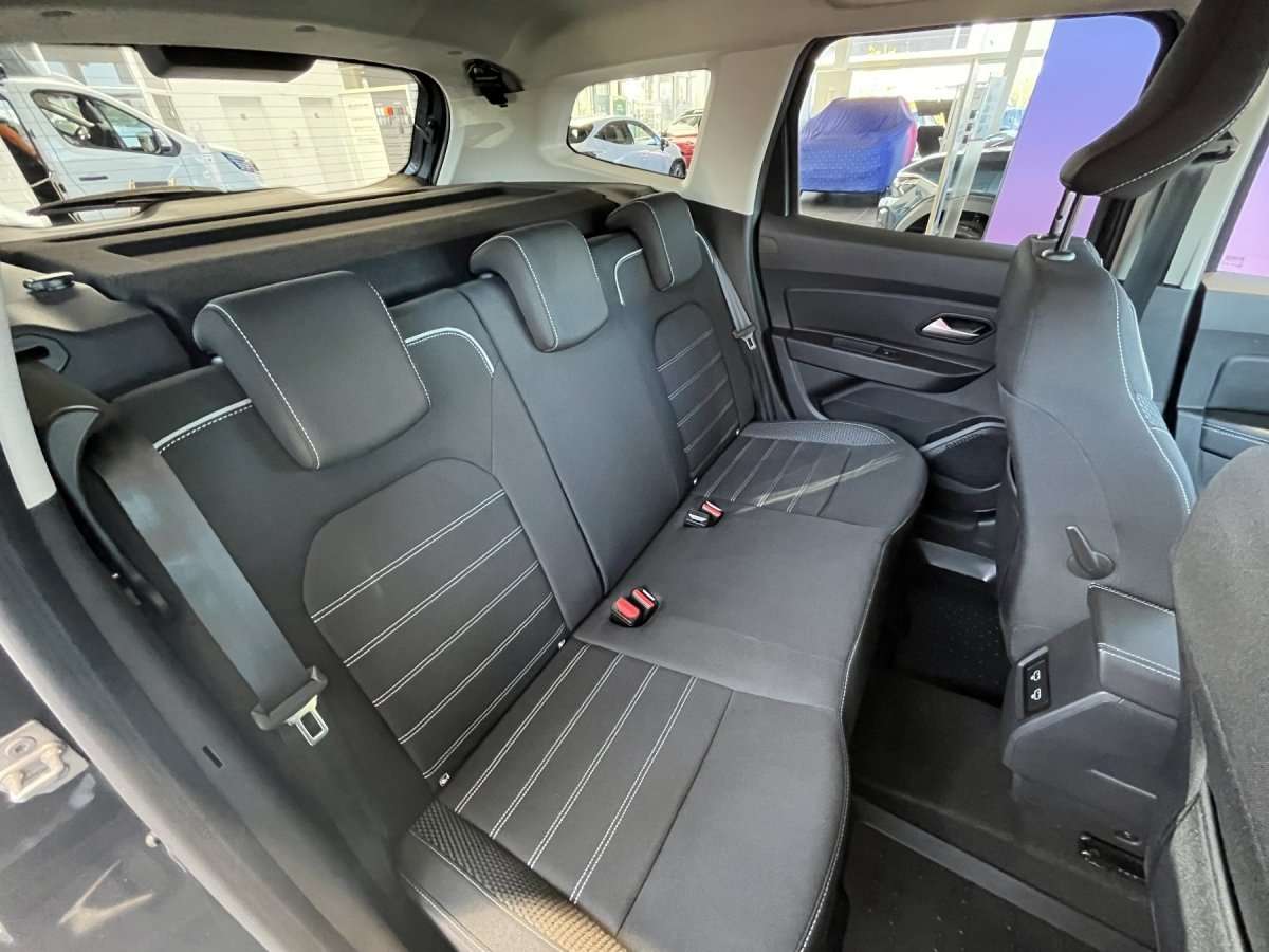 Fahrzeugbild eines Dacia Duster