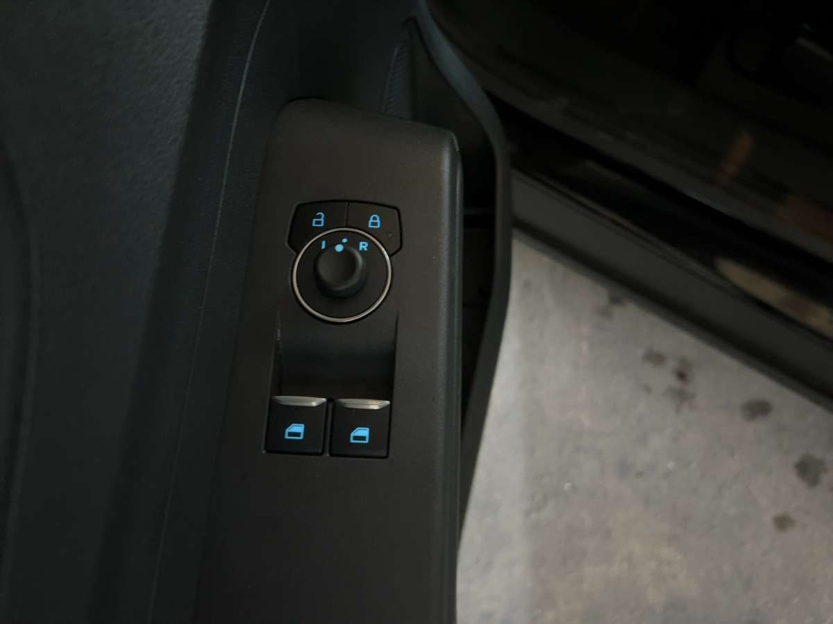 Fahrzeugbild eines Ford Transit Courier