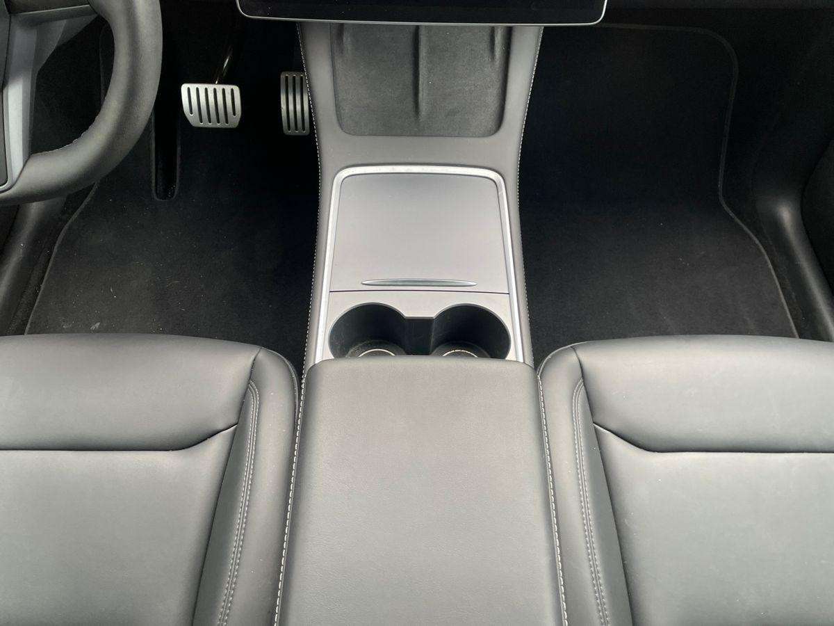 Fahrzeugbild eines TESLA Model Y