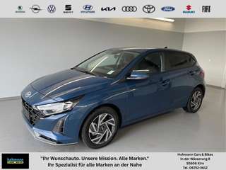 Schräge Frontansicht auf einen Hyundai i20 , freigestellt