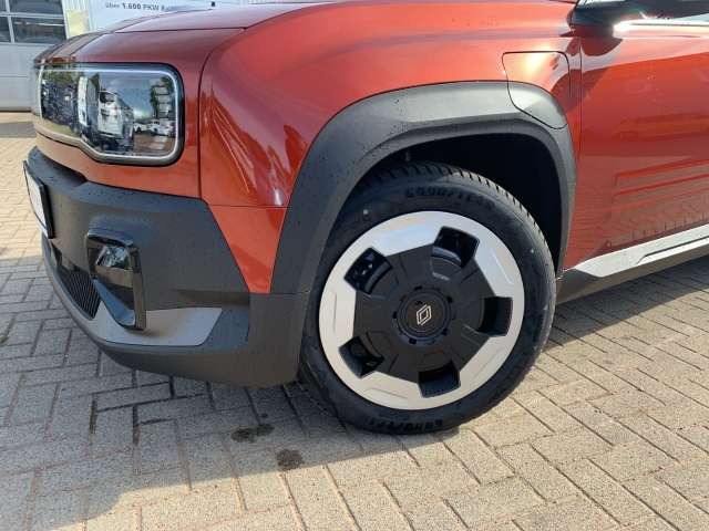 Fahrzeugbild eines Renault 4 E-TECH