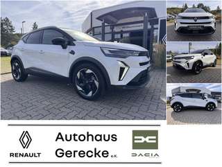 Schräge Frontansicht auf einen Renault Captur , freigestellt