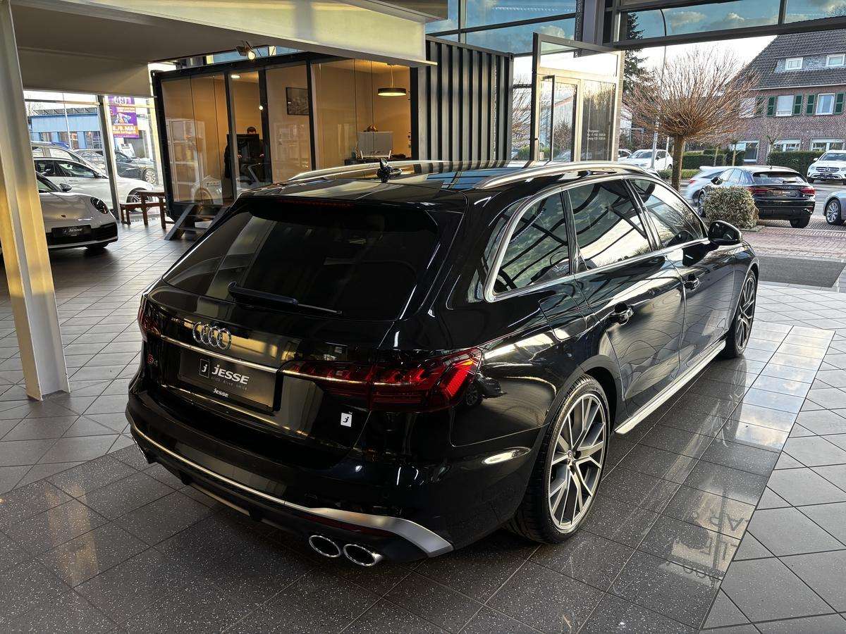 Fahrzeugbild eines Audi S4
