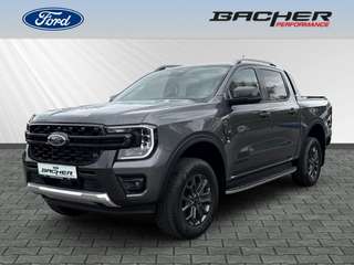 Schräge Frontansicht auf einen Ford Ranger , freigestellt