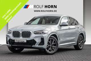 Schräge Frontansicht auf einen BMW X4 , freigestellt