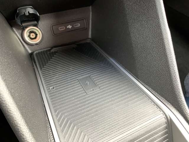 Fahrzeugbild eines Renault 4 E-TECH