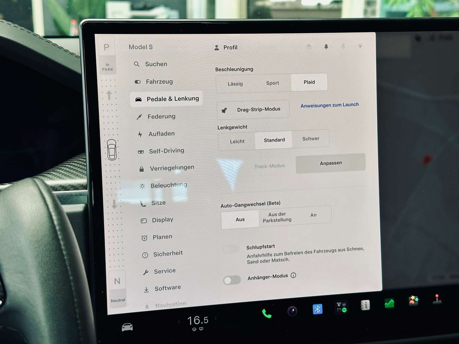 Fahrzeugbild eines TESLA Model S