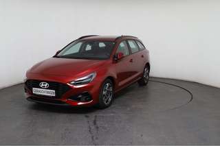 Schräge Frontansicht auf einen Hyundai i30 , freigestellt