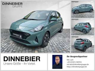 Schräge Frontansicht auf einen Hyundai i10 , freigestellt