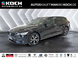 Schräge Frontansicht auf einen Volvo V60 , freigestellt