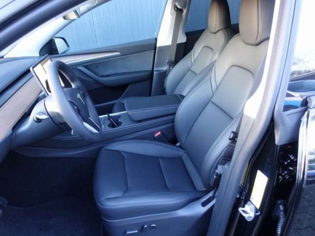 Fahrzeugbild eines TESLA Model Y