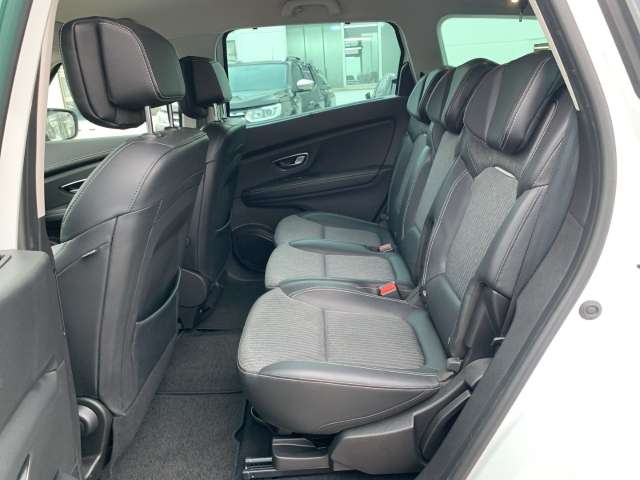 Fahrzeugbild eines Renault Grand Scénic