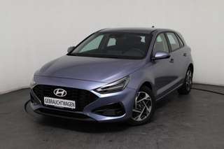 Schräge Frontansicht auf einen Hyundai i30 , freigestellt