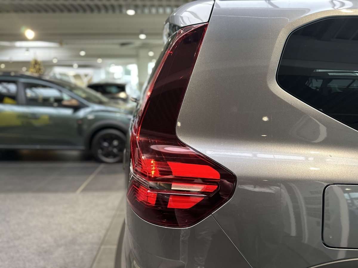 Fahrzeugbild eines Dacia Jogger