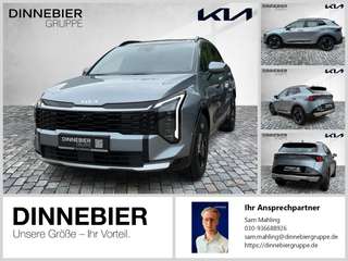 Schräge Frontansicht auf einen Kia Sportage , freigestellt