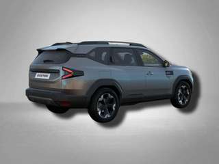 Schräge Frontansicht auf einen Dacia Bigster , freigestellt
