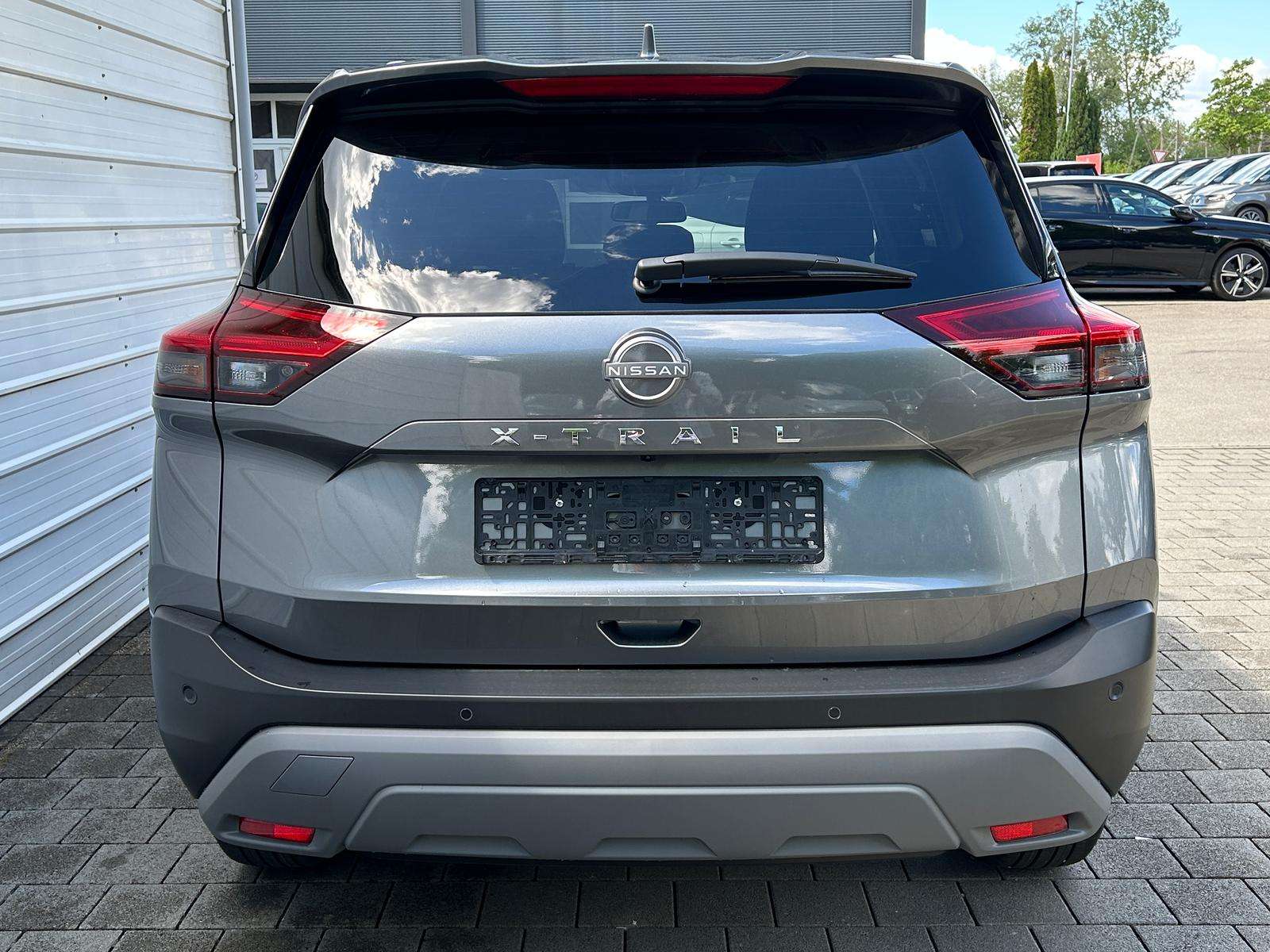 Fahrzeugbild eines Nissan X-TRAIL