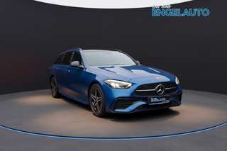 Schräge Frontansicht auf einen Mercedes-Benz C-Klasse , freigestellt