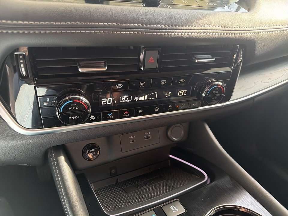 Fahrzeugbild eines Nissan X-TRAIL