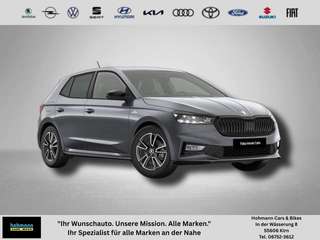 Schräge Frontansicht auf einen Skoda Fabia , freigestellt
