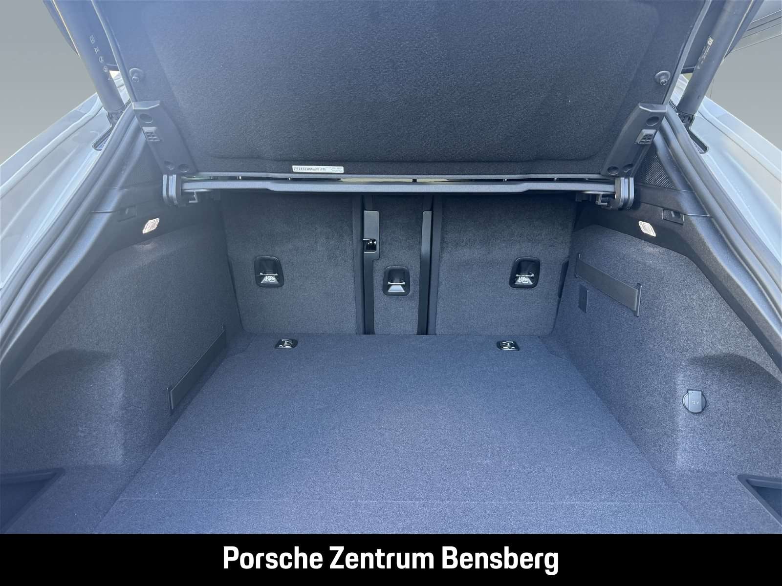 Fahrzeugbild eines Porsche Taycan