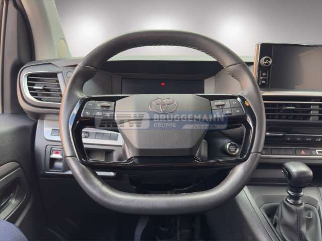Fahrzeugbild eines Toyota Proace