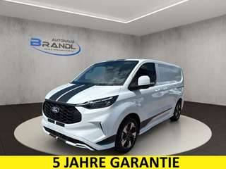 Schräge Frontansicht auf einen Ford Transit Custom , freigestellt