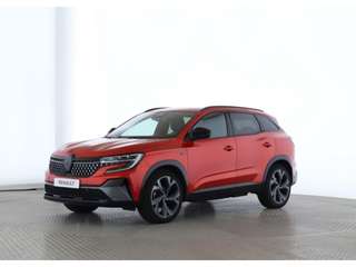 Schräge Frontansicht auf einen Renault Austral , freigestellt