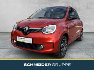 Schräge Frontansicht auf einen Renault Twingo , freigestellt