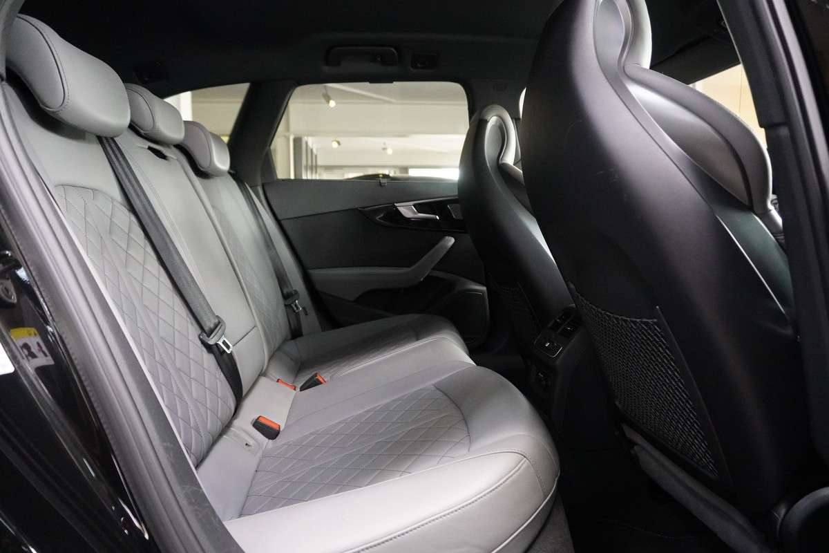 Fahrzeugbild eines Audi S4