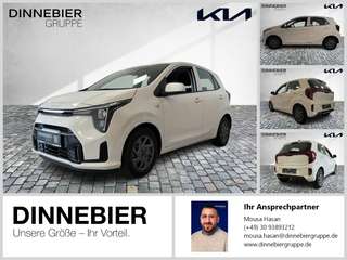 Schräge Frontansicht auf einen Kia Picanto , freigestellt
