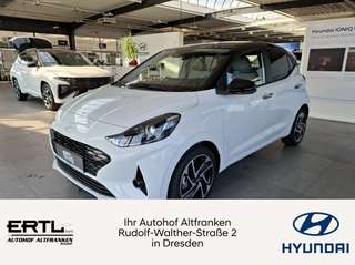 Schräge Frontansicht auf einen Hyundai i10 , freigestellt