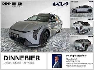 Schräge Frontansicht auf einen Kia EV4 , freigestellt