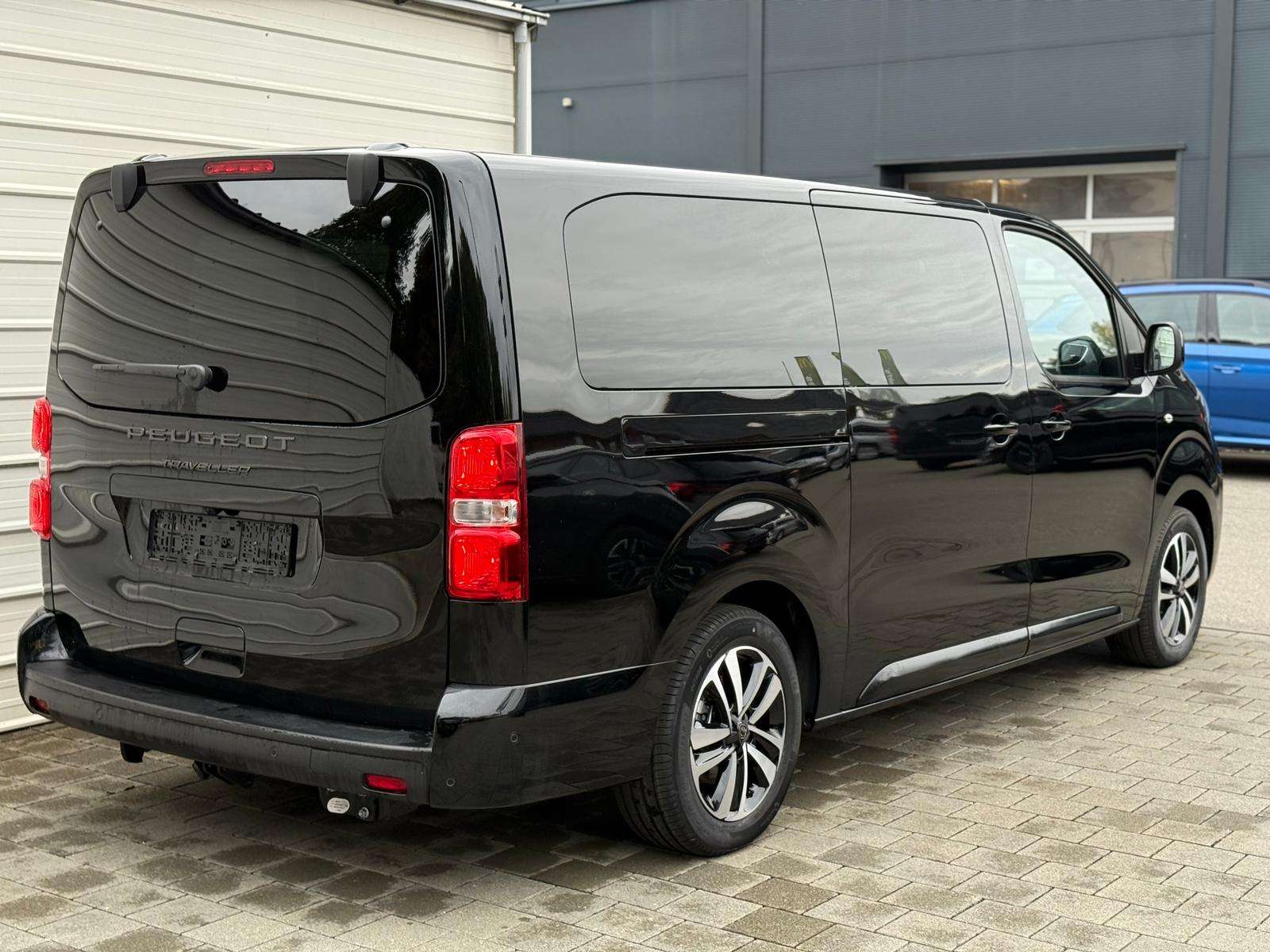 Fahrzeugbild eines Peugeot Traveller