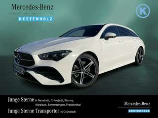 Schräge Frontansicht auf einen Mercedes-Benz CLA , freigestellt