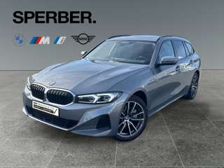 Schräge Frontansicht auf einen BMW 3er-Reihe , freigestellt