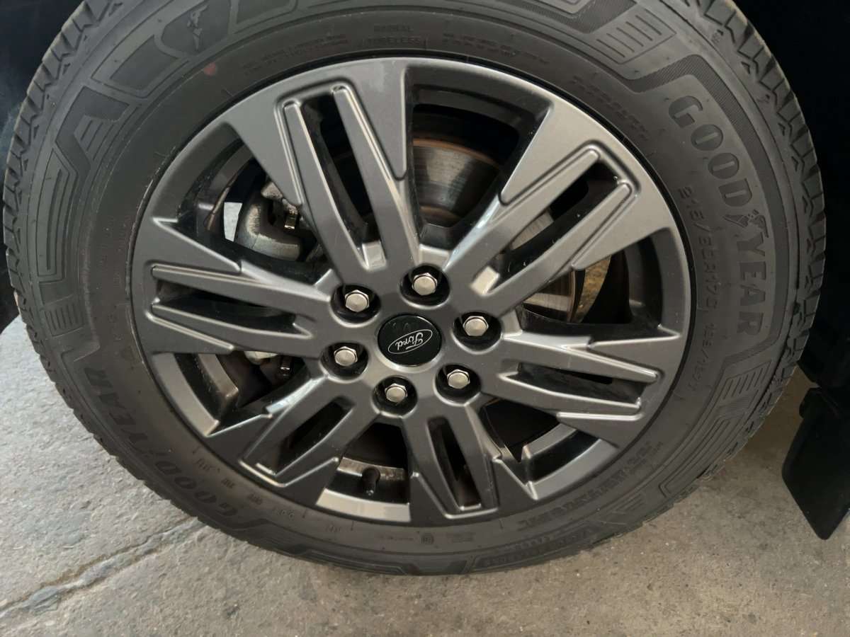 Fahrzeugbild eines Ford Tourneo Custom