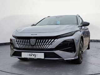 Schräge Frontansicht auf einen Peugeot 308 , freigestellt