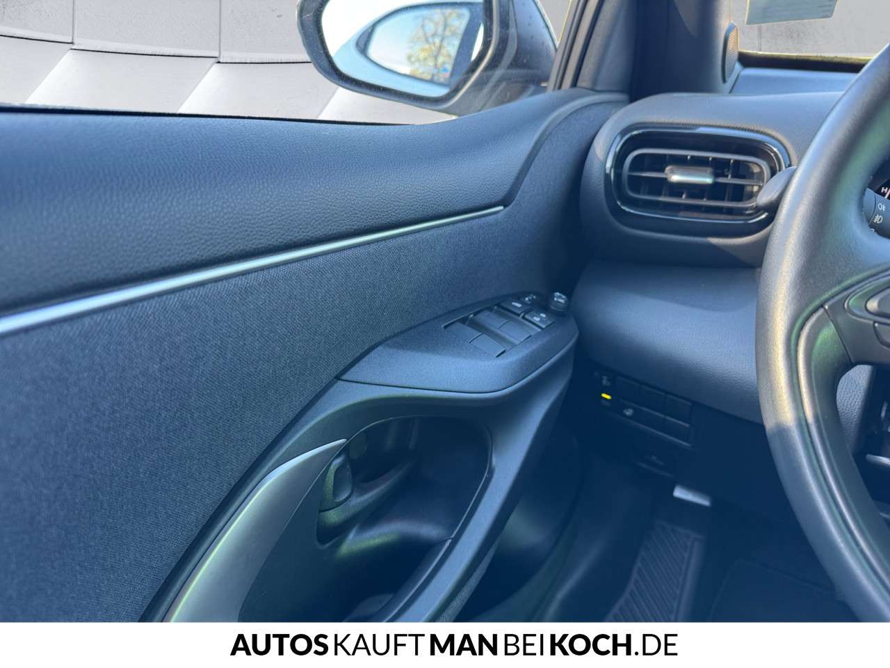 Fahrzeugbild eines Mazda Mazda2 Hybrid