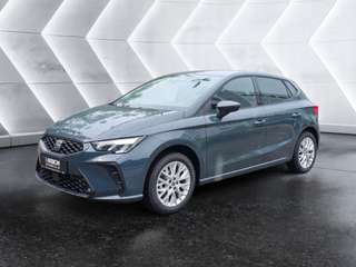 Schräge Frontansicht auf einen SEAT Ibiza , freigestellt