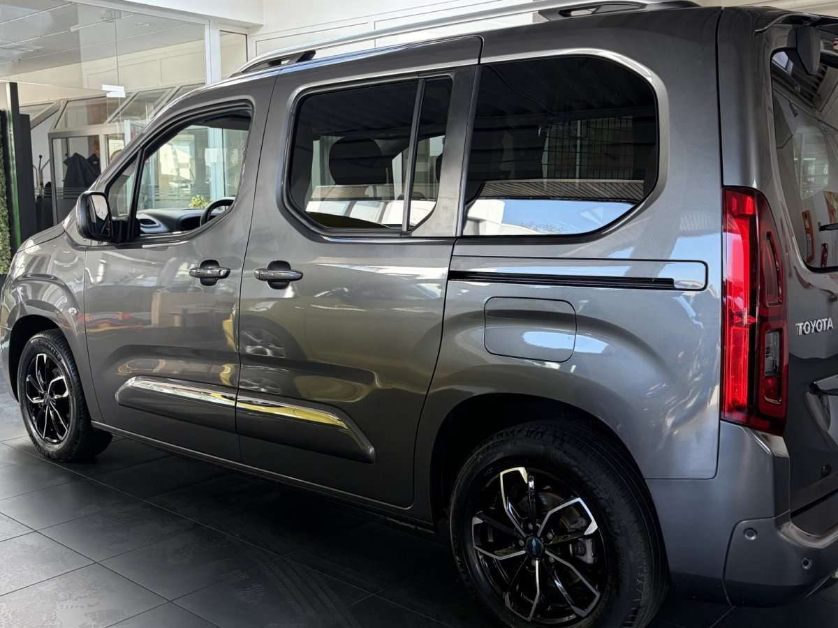 Fahrzeugbild eines Toyota Proace City