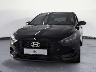 Schräge Frontansicht auf einen Hyundai i30 , freigestellt