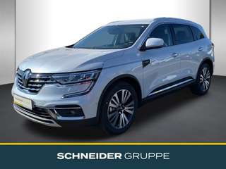 Schräge Frontansicht auf einen Renault Koleos , freigestellt