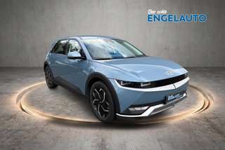 Schräge Frontansicht auf einen Hyundai IONIQ 5 , freigestellt