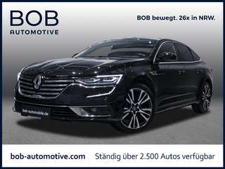 Schräge Frontansicht auf einen Renault Talisman , freigestellt