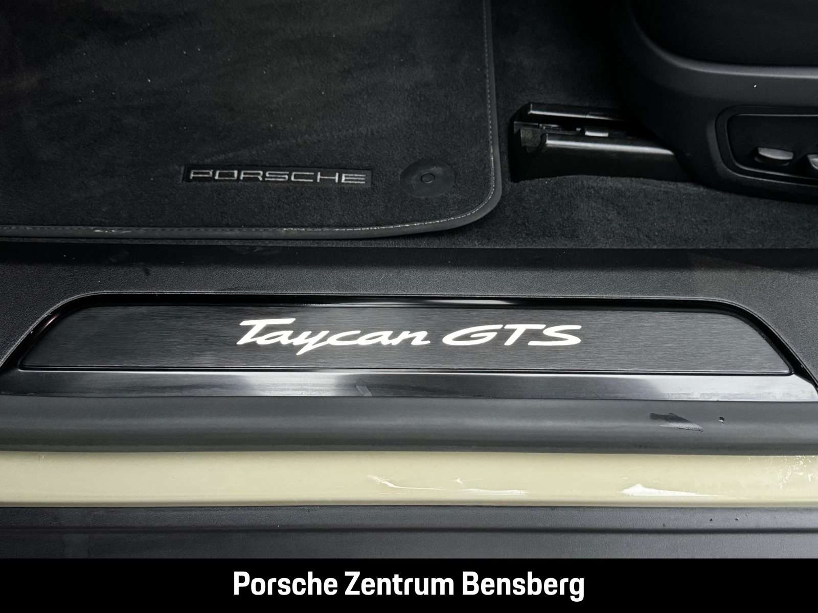 Fahrzeugbild eines Porsche Taycan