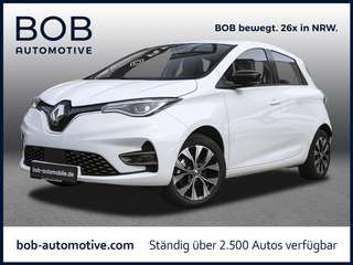 Schräge Frontansicht auf einen Renault ZOE , freigestellt
