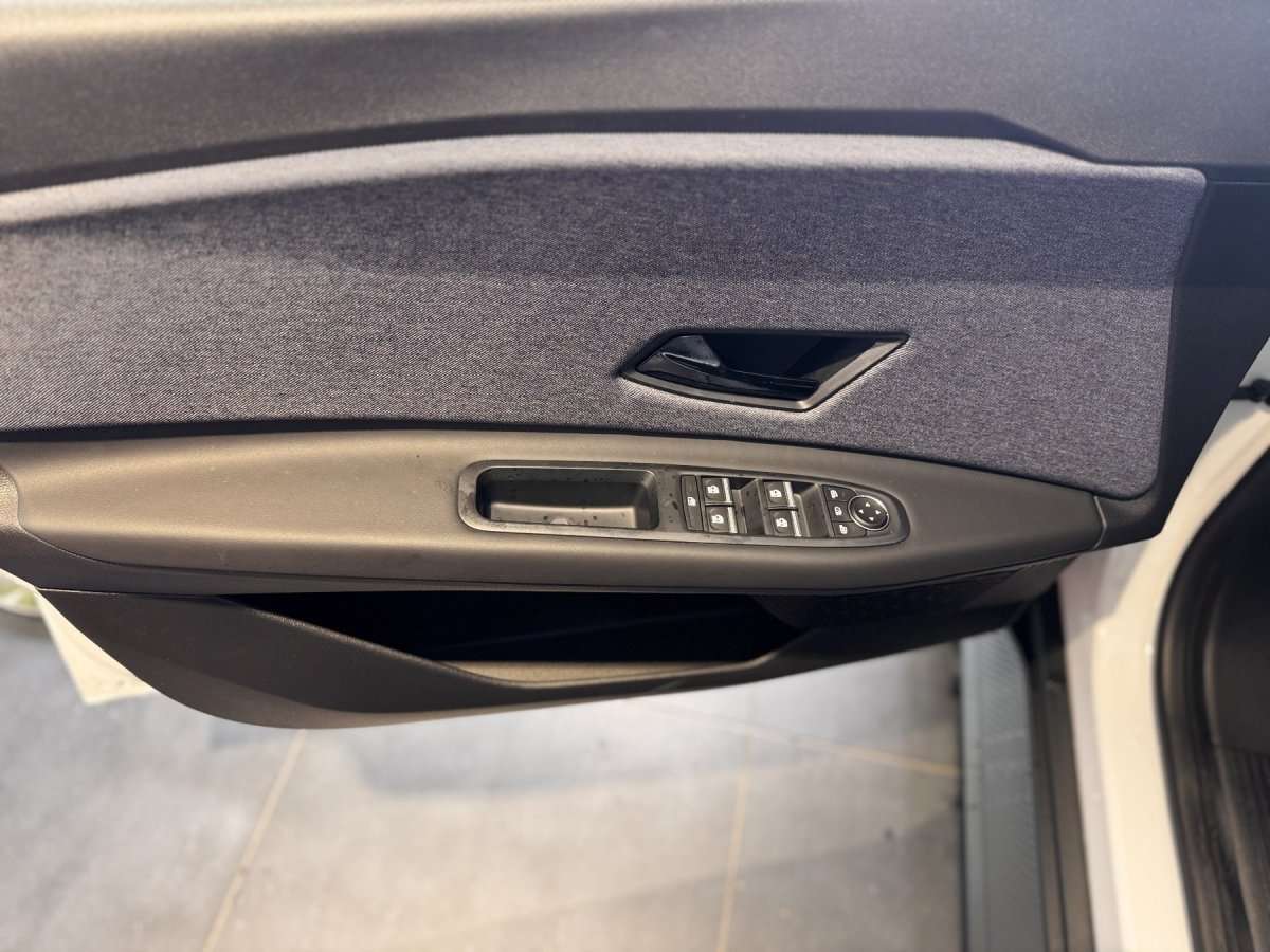 Fahrzeugbild eines Renault 5 E-TECH