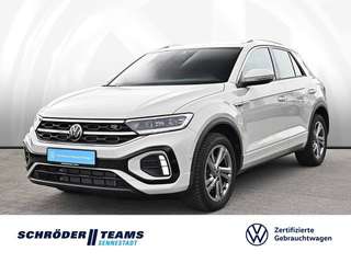 Schräge Frontansicht auf einen Volkswagen T-Roc , freigestellt